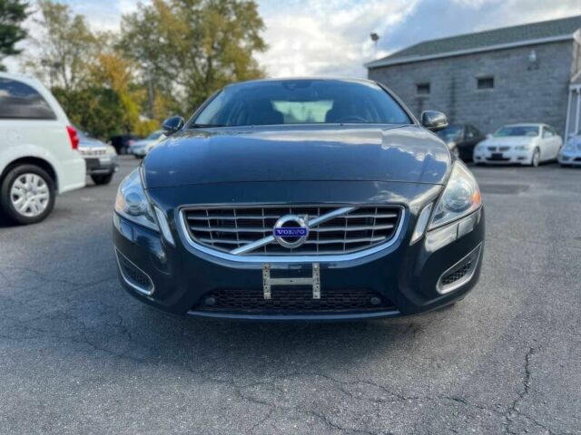 Черный Вольво С60, объемом двигателя 2.5 л и пробегом 84 тыс. км за 5000 $, фото 1 на Automoto.ua