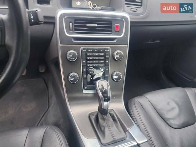 Черный Вольво С60, объемом двигателя 2.5 л и пробегом 133 тыс. км за 12100 $, фото 15 на Automoto.ua