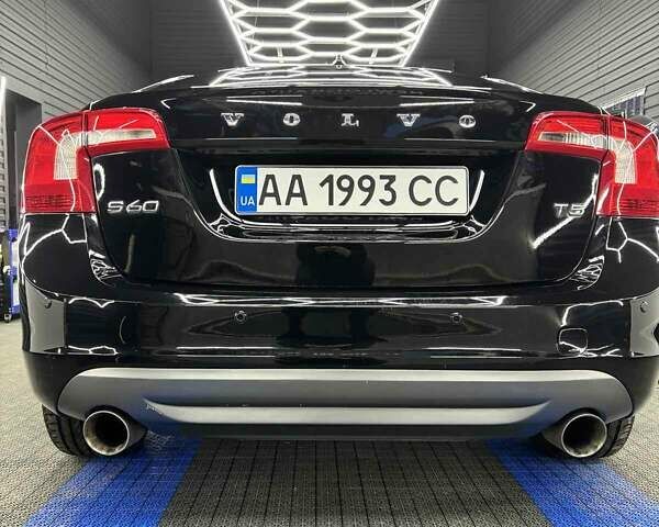 Черный Вольво С60, объемом двигателя 2.52 л и пробегом 152 тыс. км за 12200 $, фото 5 на Automoto.ua