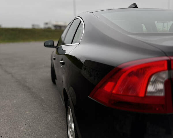 Черный Вольво С60, объемом двигателя 2.5 л и пробегом 138 тыс. км за 7900 $, фото 26 на Automoto.ua