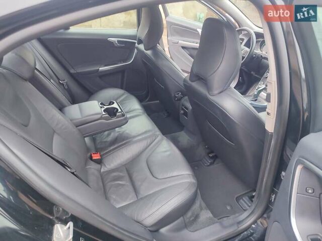 Черный Вольво С60, объемом двигателя 2.5 л и пробегом 133 тыс. км за 12100 $, фото 26 на Automoto.ua