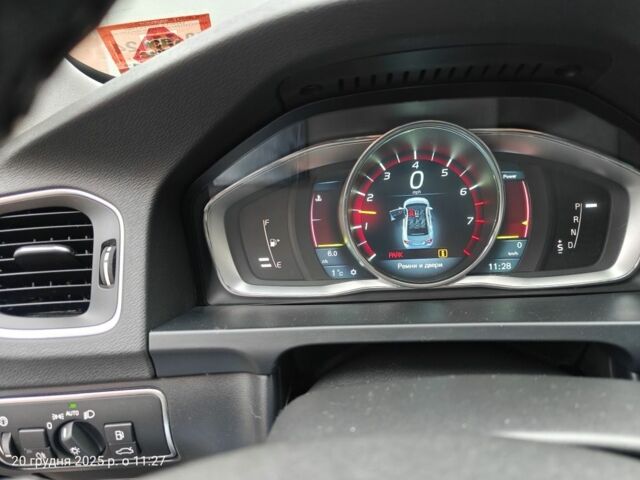 Чорний Вольво С60, об'ємом двигуна 2.5 л та пробігом 100 тис. км за 15500 $, фото 5 на Automoto.ua