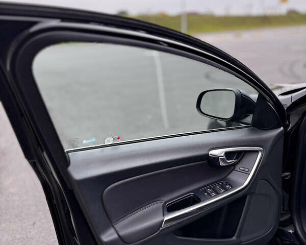 Черный Вольво С60, объемом двигателя 2.5 л и пробегом 138 тыс. км за 7900 $, фото 54 на Automoto.ua