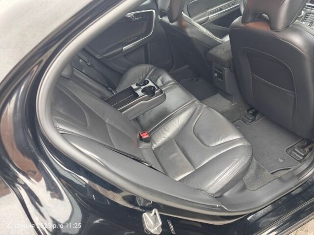 Чорний Вольво С60, об'ємом двигуна 2.5 л та пробігом 100 тис. км за 15500 $, фото 10 на Automoto.ua