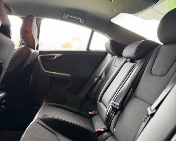 Черный Вольво С60, объемом двигателя 2.5 л и пробегом 138 тыс. км за 7900 $, фото 50 на Automoto.ua