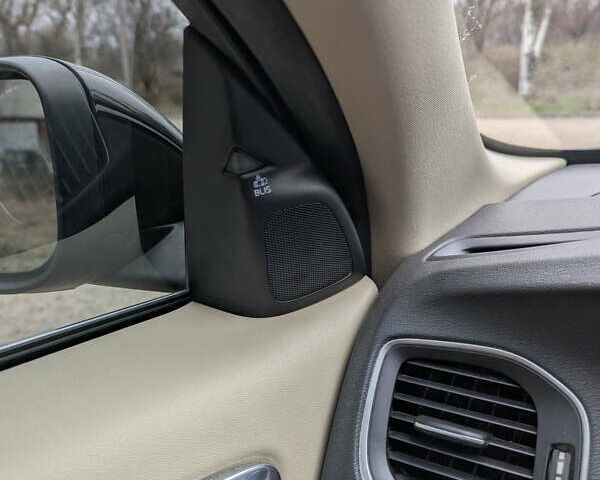 Черный Вольво С60, объемом двигателя 2.5 л и пробегом 141 тыс. км за 13500 $, фото 16 на Automoto.ua