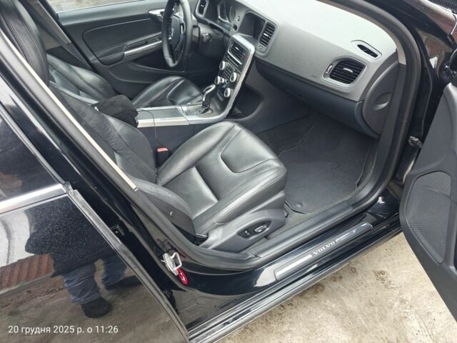 Чорний Вольво С60, об'ємом двигуна 2.5 л та пробігом 100 тис. км за 15500 $, фото 9 на Automoto.ua