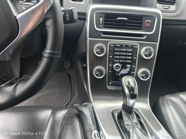 Чорний Вольво С60, об'ємом двигуна 2.5 л та пробігом 100 тис. км за 15500 $, фото 16 на Automoto.ua