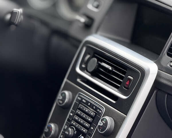 Черный Вольво С60, объемом двигателя 2.5 л и пробегом 138 тыс. км за 7900 $, фото 63 на Automoto.ua