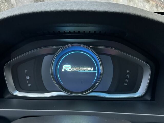 Черный Вольво С60, объемом двигателя 2.5 л и пробегом 304 тыс. км за 9400 $, фото 8 на Automoto.ua