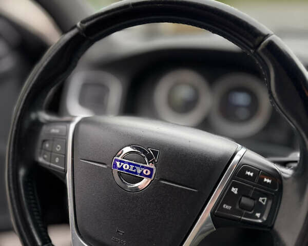 Черный Вольво С60, объемом двигателя 2.5 л и пробегом 138 тыс. км за 7900 $, фото 71 на Automoto.ua