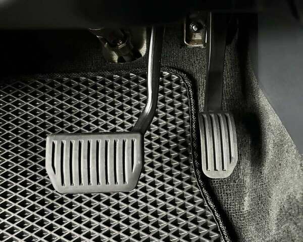 Черный Вольво С60, объемом двигателя 2.52 л и пробегом 152 тыс. км за 12200 $, фото 9 на Automoto.ua