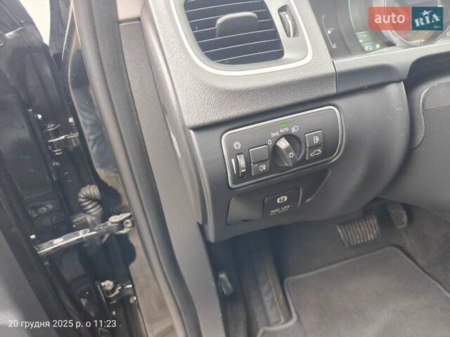 Черный Вольво С60, объемом двигателя 2.5 л и пробегом 100 тыс. км за 15500 $, фото 11 на Automoto.ua