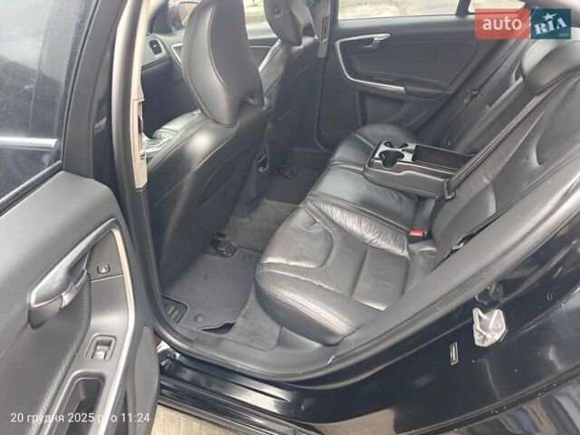 Черный Вольво С60, объемом двигателя 2.5 л и пробегом 100 тыс. км за 15500 $, фото 5 на Automoto.ua