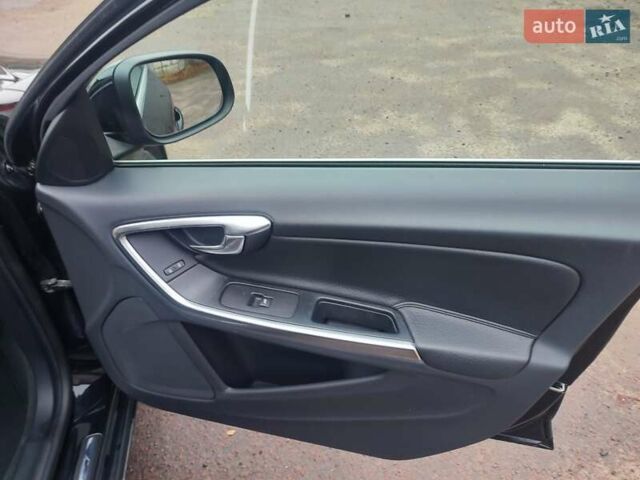 Черный Вольво С60, объемом двигателя 2.5 л и пробегом 133 тыс. км за 12100 $, фото 25 на Automoto.ua