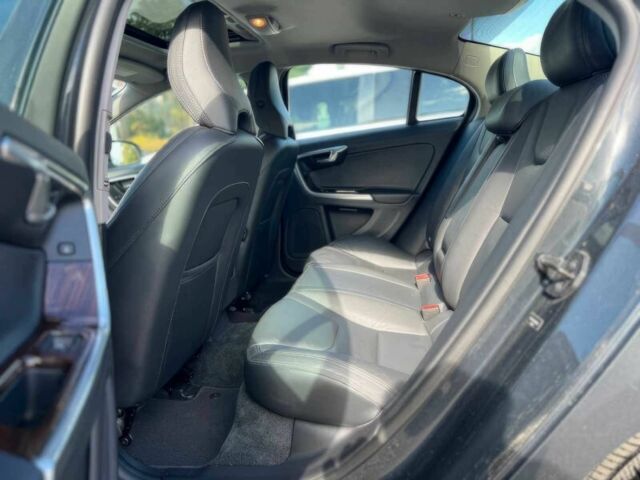 Черный Вольво С60, объемом двигателя 2.5 л и пробегом 84 тыс. км за 5000 $, фото 9 на Automoto.ua