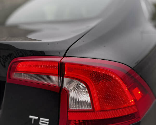 Черный Вольво С60, объемом двигателя 2.5 л и пробегом 138 тыс. км за 7900 $, фото 25 на Automoto.ua