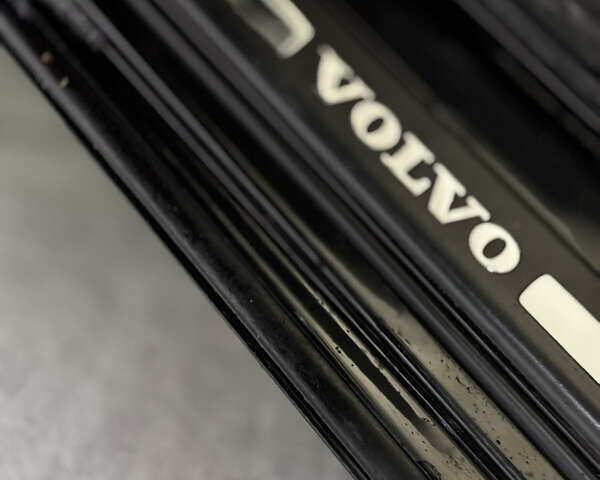 Черный Вольво С60, объемом двигателя 2.5 л и пробегом 138 тыс. км за 7900 $, фото 48 на Automoto.ua