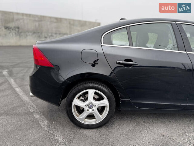 Черный Вольво С60, объемом двигателя 2.5 л и пробегом 138 тыс. км за 7900 $, фото 11 на Automoto.ua