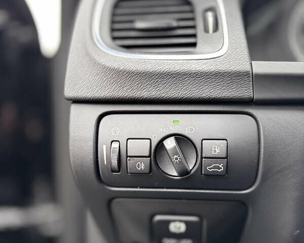 Черный Вольво С60, объемом двигателя 2.5 л и пробегом 138 тыс. км за 7900 $, фото 69 на Automoto.ua