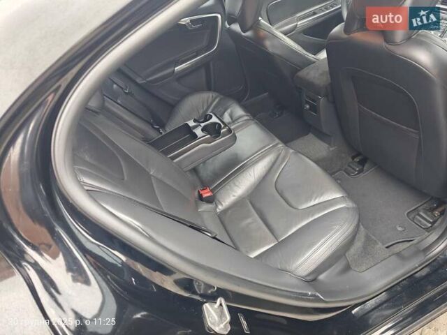 Черный Вольво С60, объемом двигателя 2.5 л и пробегом 100 тыс. км за 15500 $, фото 10 на Automoto.ua