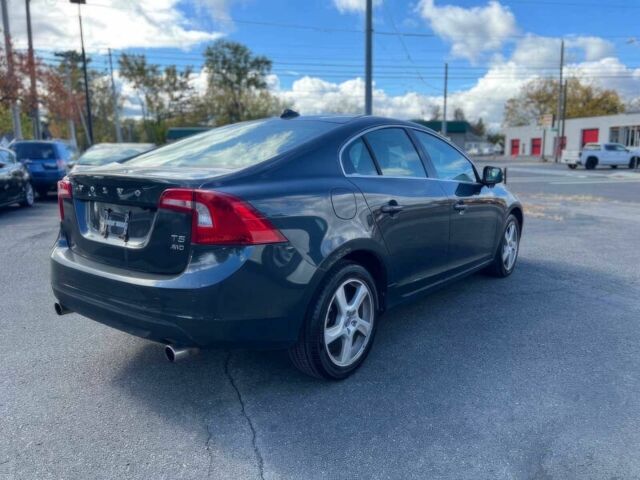 Черный Вольво С60, объемом двигателя 2.5 л и пробегом 84 тыс. км за 5000 $, фото 6 на Automoto.ua