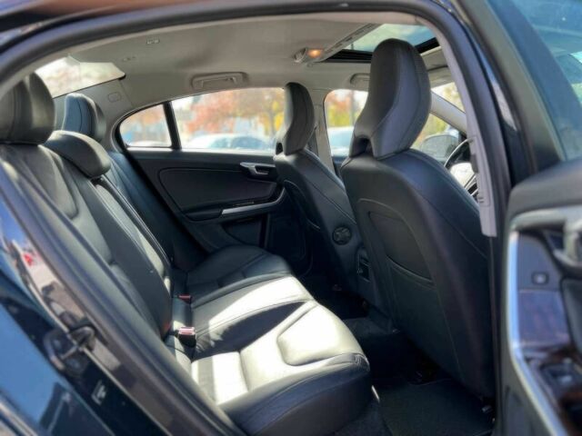 Черный Вольво С60, объемом двигателя 2.5 л и пробегом 84 тыс. км за 5000 $, фото 10 на Automoto.ua