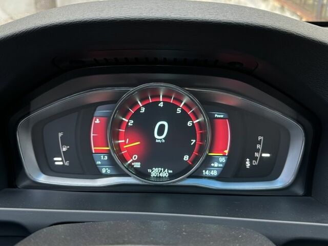 Черный Вольво С60, объемом двигателя 2.5 л и пробегом 304 тыс. км за 9400 $, фото 4 на Automoto.ua