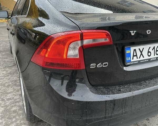 Черный Вольво С60, объемом двигателя 2.5 л и пробегом 304 тыс. км за 9400 $, фото 4 на Automoto.ua