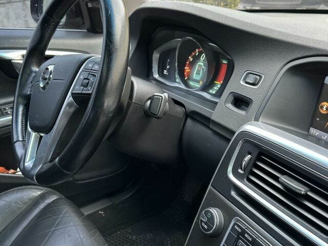 Черный Вольво С60, объемом двигателя 2.5 л и пробегом 304 тыс. км за 9400 $, фото 22 на Automoto.ua