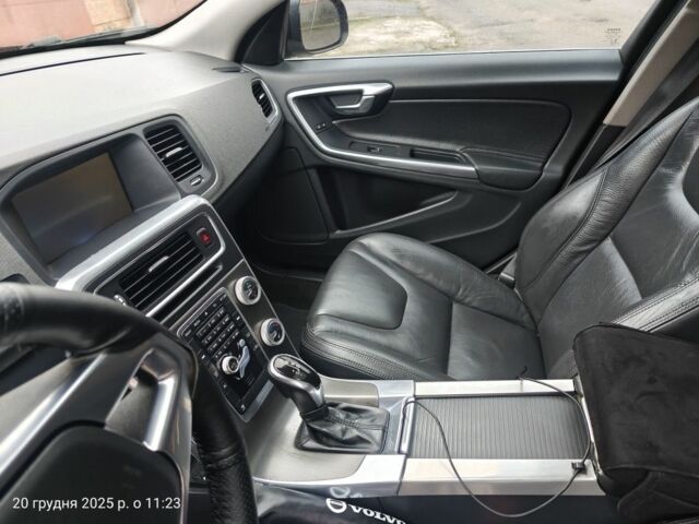 Чорний Вольво С60, об'ємом двигуна 2.5 л та пробігом 100 тис. км за 15500 $, фото 15 на Automoto.ua