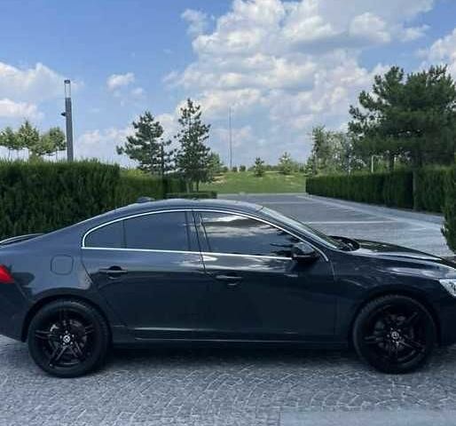 Черный Вольво С60, объемом двигателя 2.5 л и пробегом 235 тыс. км за 8100 $, фото 4 на Automoto.ua
