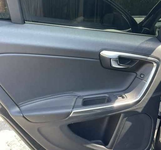 Черный Вольво С60, объемом двигателя 2.5 л и пробегом 235 тыс. км за 8100 $, фото 12 на Automoto.ua