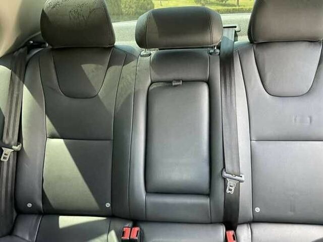 Черный Вольво С60, объемом двигателя 2.5 л и пробегом 235 тыс. км за 8100 $, фото 19 на Automoto.ua