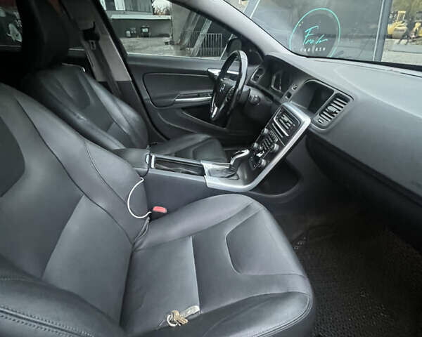 Черный Вольво С60, объемом двигателя 2.5 л и пробегом 155 тыс. км за 12599 $, фото 8 на Automoto.ua