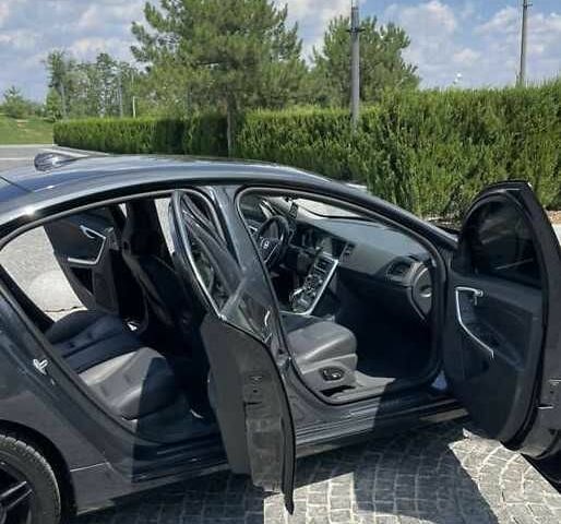 Черный Вольво С60, объемом двигателя 2.5 л и пробегом 235 тыс. км за 8100 $, фото 11 на Automoto.ua