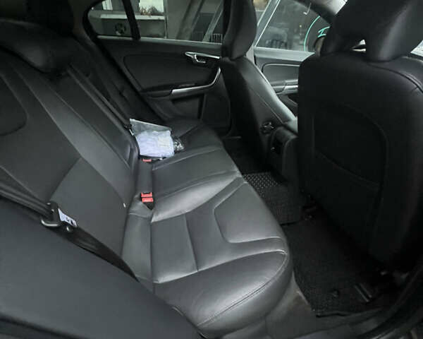 Чорний Вольво С60, об'ємом двигуна 2.5 л та пробігом 156 тис. км за 12300 $, фото 9 на Automoto.ua