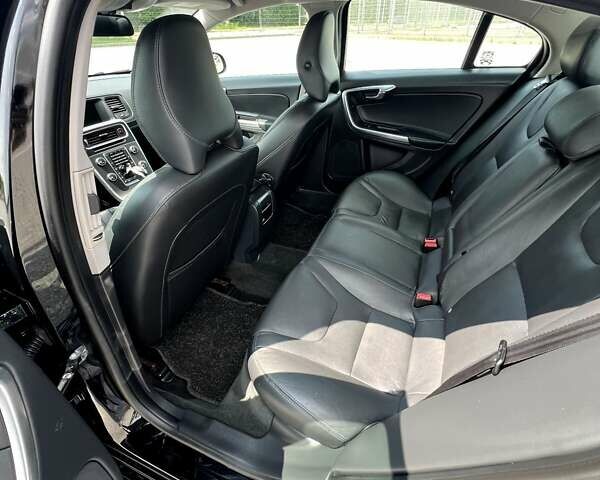 Черный Вольво С60, объемом двигателя 2.5 л и пробегом 150 тыс. км за 13500 $, фото 16 на Automoto.ua