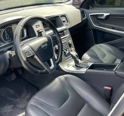 Черный Вольво С60, объемом двигателя 2.5 л и пробегом 235 тыс. км за 8100 $, фото 8 на Automoto.ua