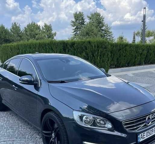Черный Вольво С60, объемом двигателя 2.5 л и пробегом 235 тыс. км за 8100 $, фото 1 на Automoto.ua