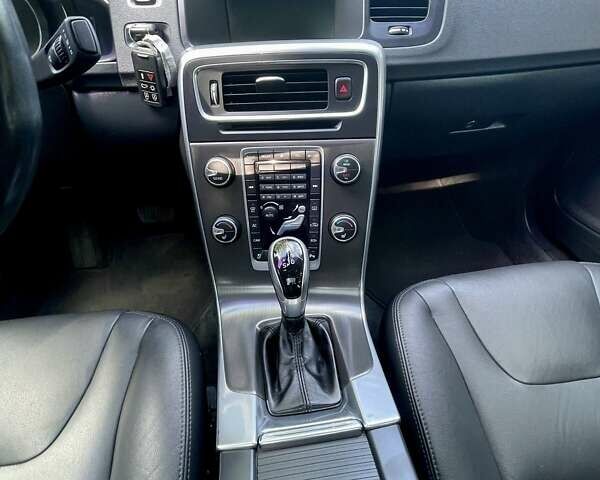 Черный Вольво С60, объемом двигателя 2 л и пробегом 215 тыс. км за 13000 $, фото 14 на Automoto.ua