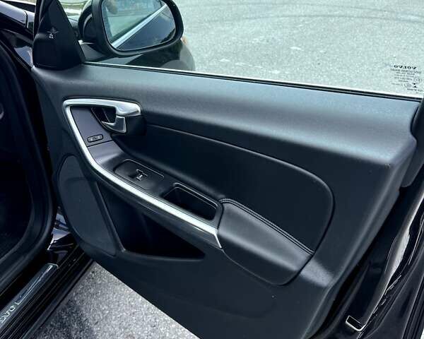 Черный Вольво С60, объемом двигателя 2.5 л и пробегом 150 тыс. км за 13500 $, фото 13 на Automoto.ua