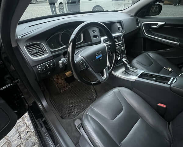 Черный Вольво С60, объемом двигателя 2.5 л и пробегом 155 тыс. км за 12599 $, фото 13 на Automoto.ua
