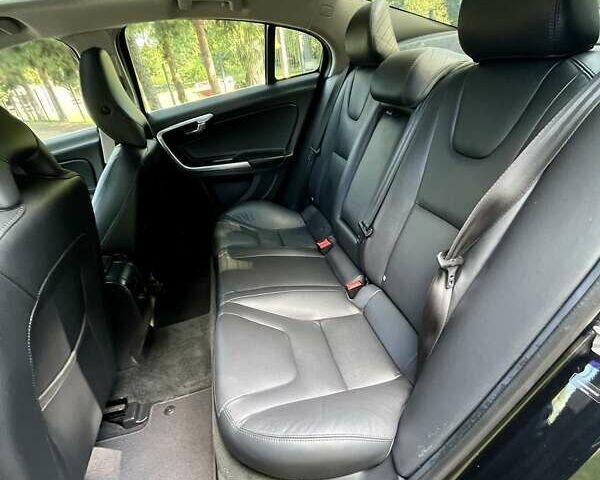 Черный Вольво С60, объемом двигателя 2 л и пробегом 215 тыс. км за 13000 $, фото 12 на Automoto.ua