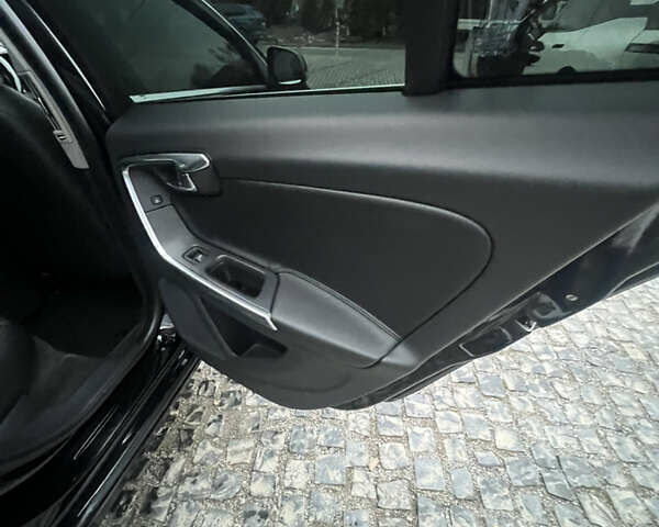 Черный Вольво С60, объемом двигателя 2.5 л и пробегом 155 тыс. км за 12599 $, фото 11 на Automoto.ua