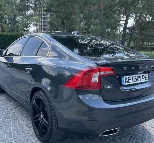 Черный Вольво С60, объемом двигателя 2.5 л и пробегом 235 тыс. км за 8100 $, фото 5 на Automoto.ua