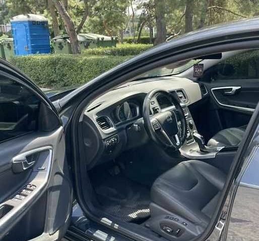 Черный Вольво С60, объемом двигателя 2.5 л и пробегом 235 тыс. км за 8100 $, фото 10 на Automoto.ua