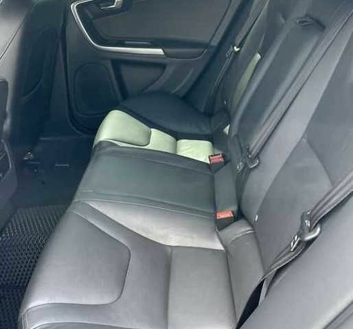 Черный Вольво С60, объемом двигателя 2.5 л и пробегом 235 тыс. км за 8100 $, фото 18 на Automoto.ua