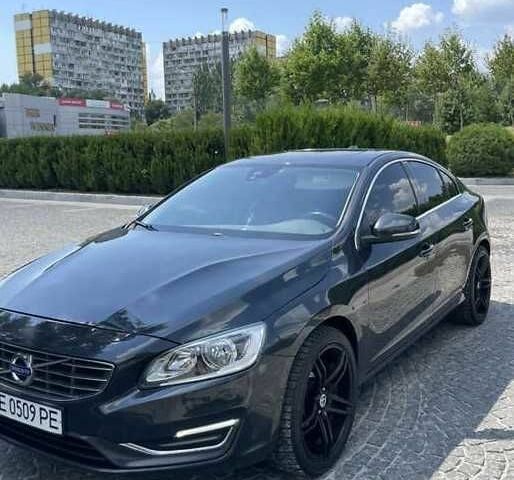 Черный Вольво С60, объемом двигателя 2.5 л и пробегом 235 тыс. км за 8100 $, фото 2 на Automoto.ua