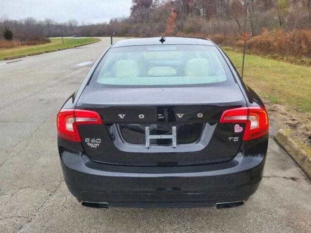 Черный Вольво С60, объемом двигателя 2 л и пробегом 98 тыс. км за 80000 $, фото 5 на Automoto.ua